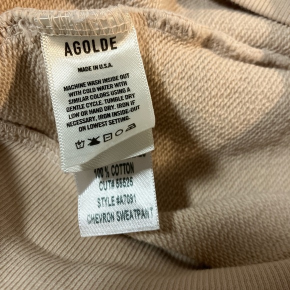 AGOLDE Chevron Sweatshirt in Cashew (Cream). - Picture 7 of 8